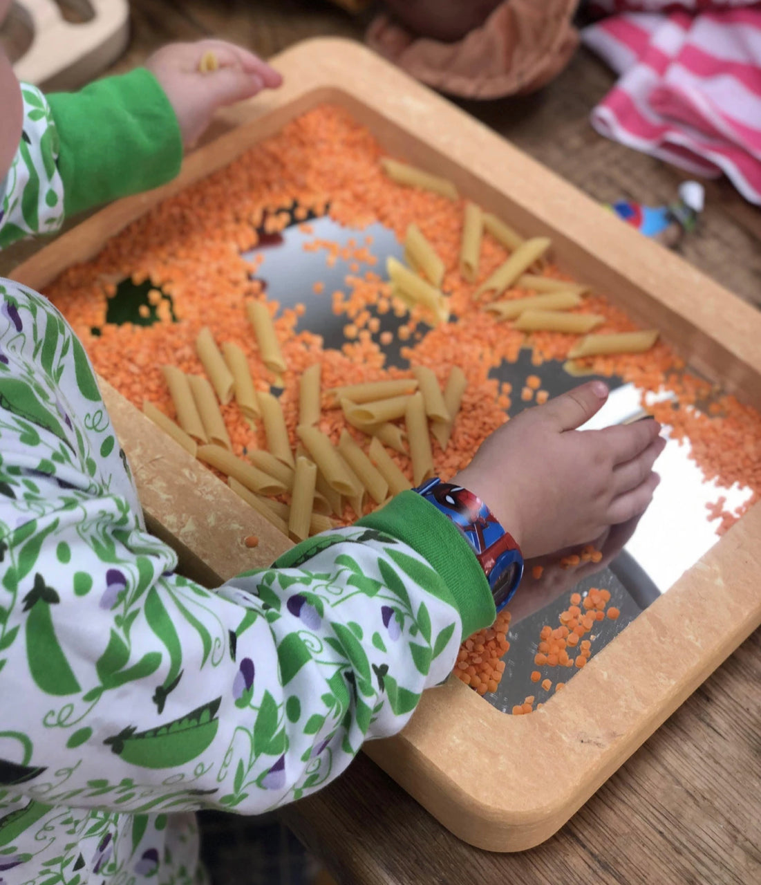 Tactile Equipment and Explorative Play