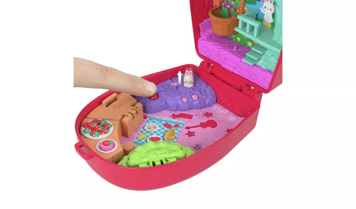 Polly Pocket Core Compact: Strawberry Bunny Basket